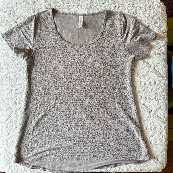 LuLaRoe Tops - Lularoe Lacy Jacquard Classic T size small, gray
